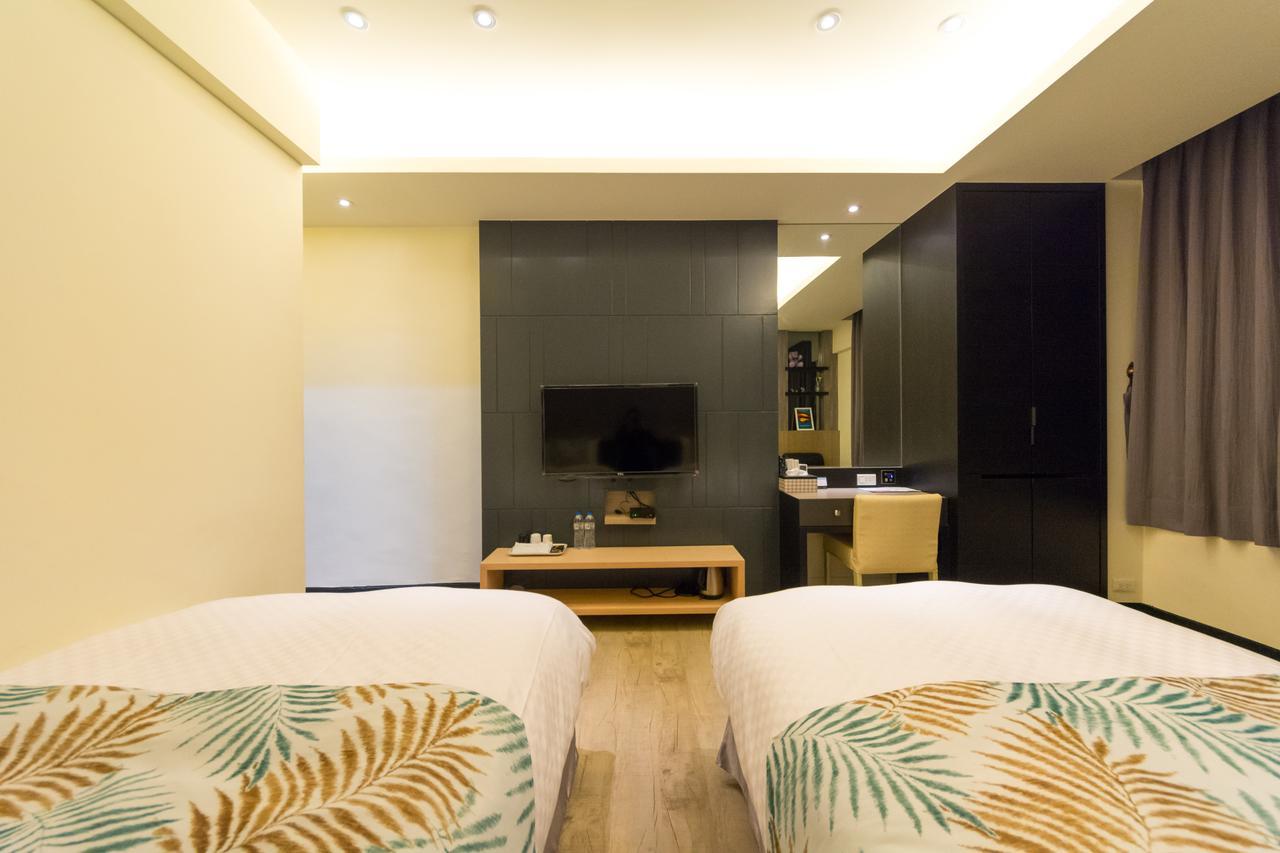 W Hostel Tainan Exterior photo