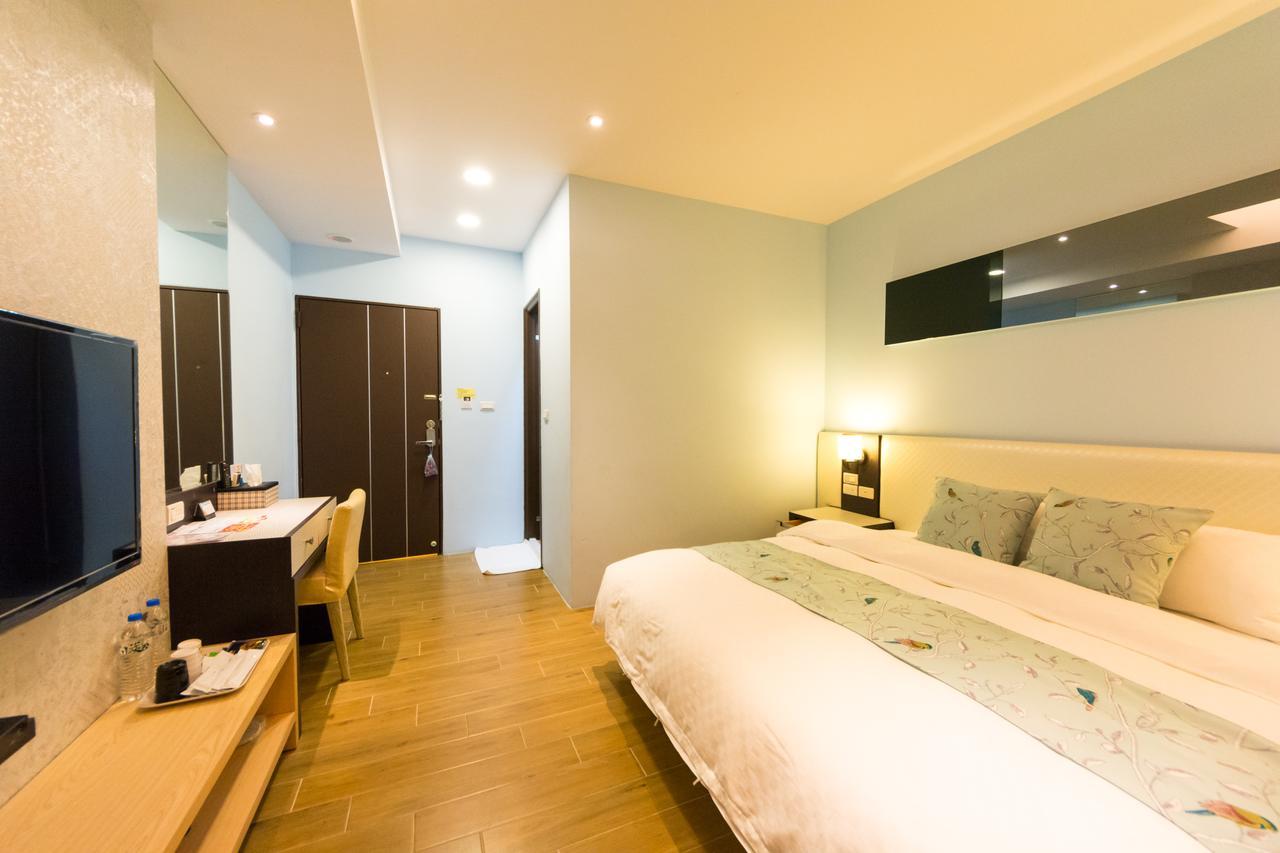 W Hostel Tainan Exterior photo