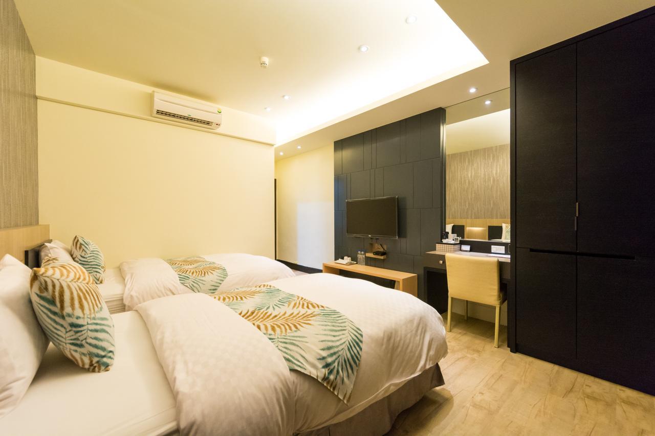 W Hostel Tainan Exterior photo