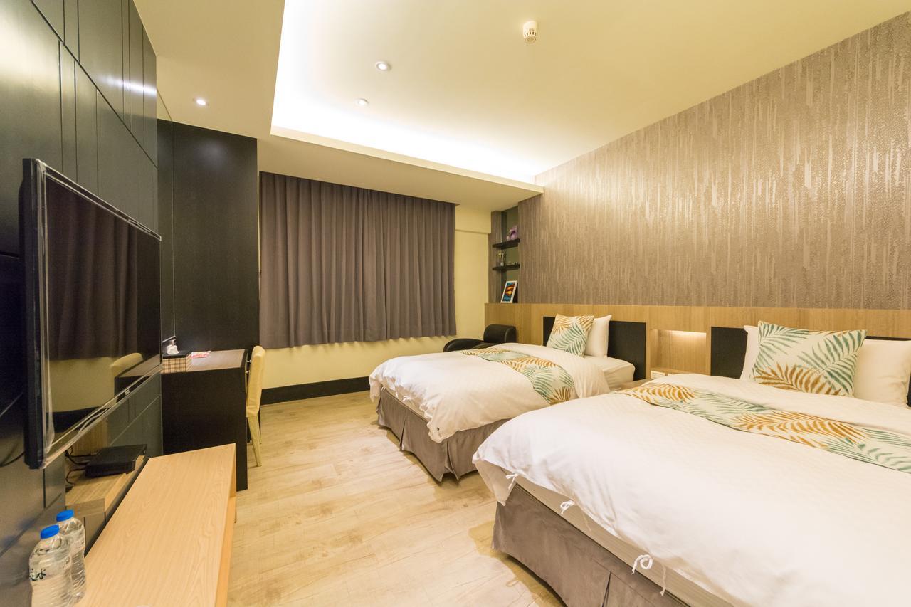 W Hostel Tainan Exterior photo